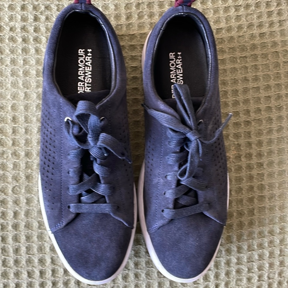 Size 10 black Under Armour shoes